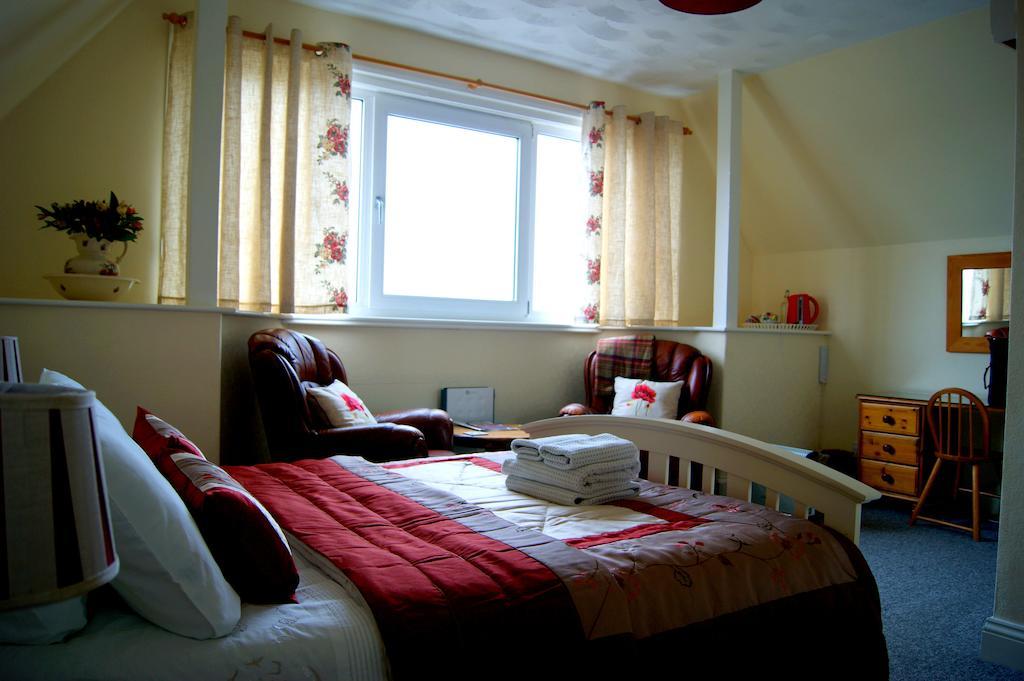 Sunset Guest House Ханстантон Номер фото A bedroom in a typical B&B