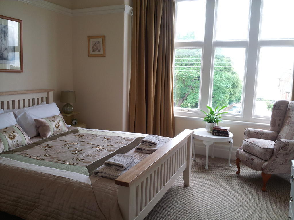 Sunset Guest House Ханстантон Экстерьер фото A bedroom at the hotel