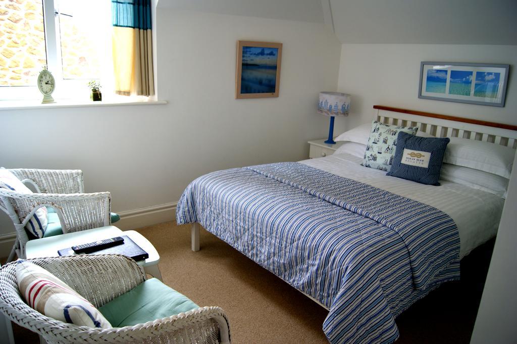 Sunset Guest House Ханстантон Экстерьер фото A bedroom at the hotel
