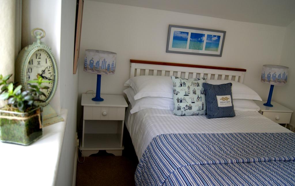 Sunset Guest House Ханстантон Экстерьер фото The bedroom at The Old Post Office