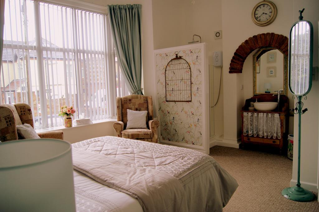 Sunset Guest House Ханстантон Экстерьер фото A typical bedroom