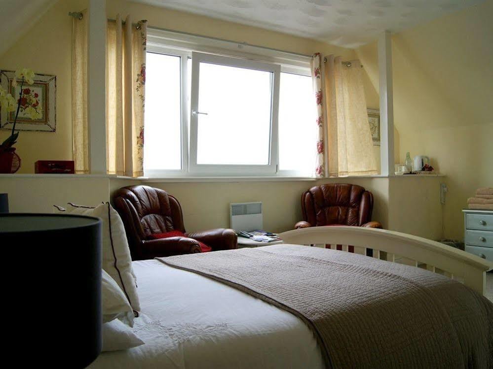 Sunset Guest House Ханстантон Экстерьер фото A typical bedroom