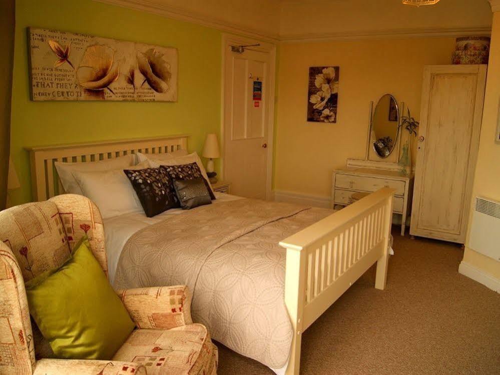 Sunset Guest House Ханстантон Экстерьер фото A bedroom at the hotel