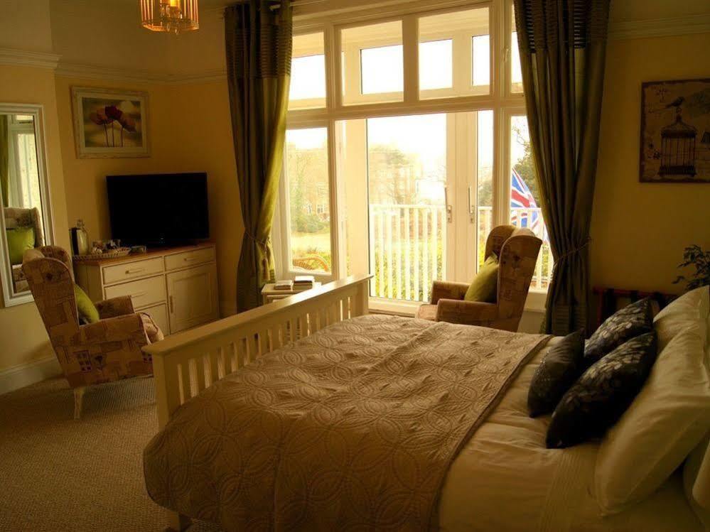 Sunset Guest House Ханстантон Экстерьер фото A bedroom at the hotel