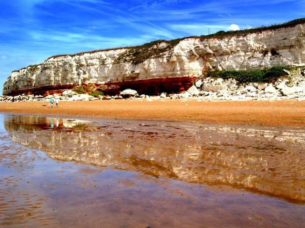 Sunset Guest House Ханстантон Экстерьер фото The White Cliffs of Dover